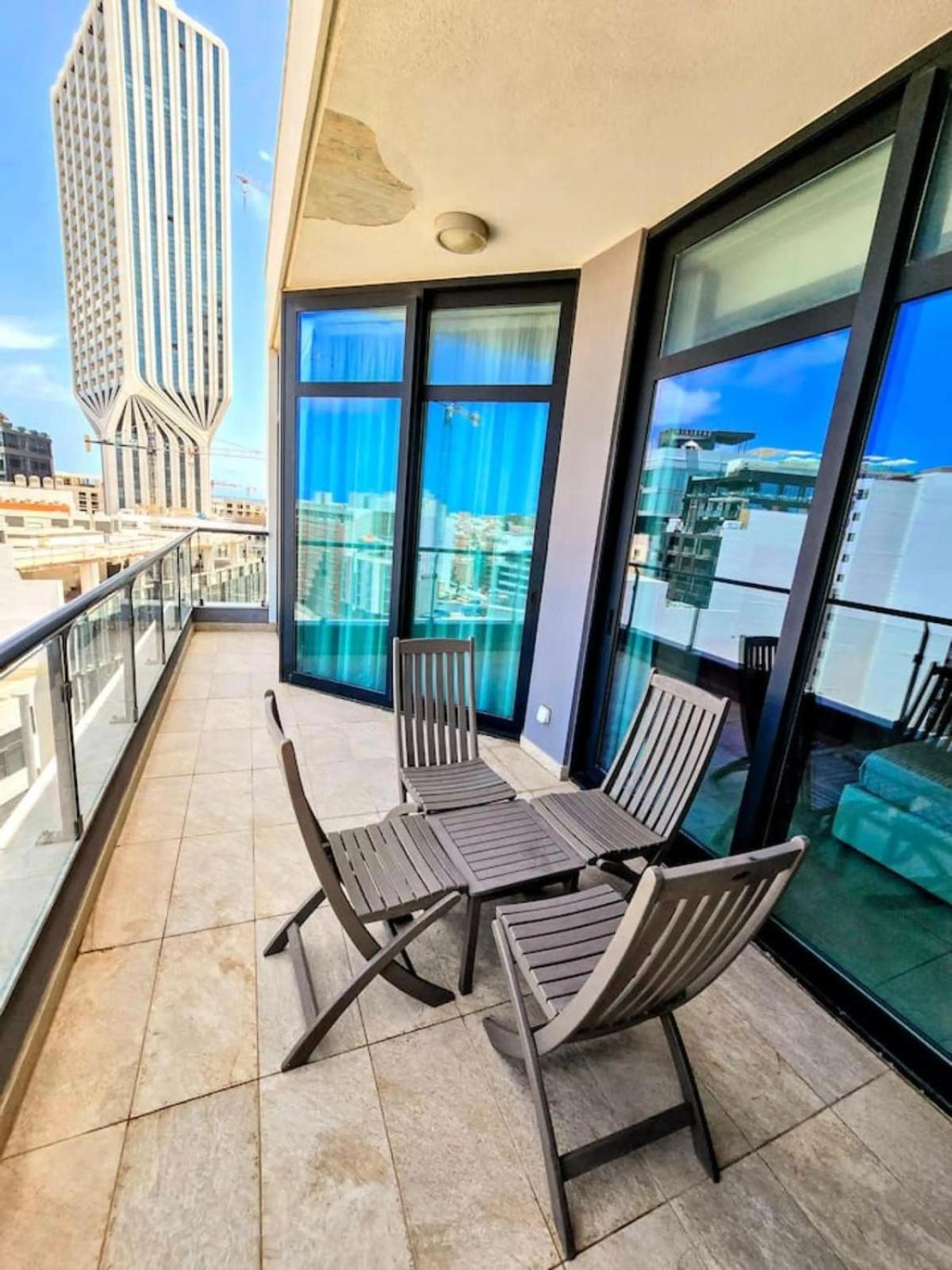 Stylish In The Prime Location * Saint Julian's